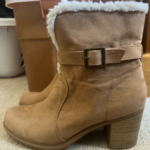 11 tan lined heal boots
